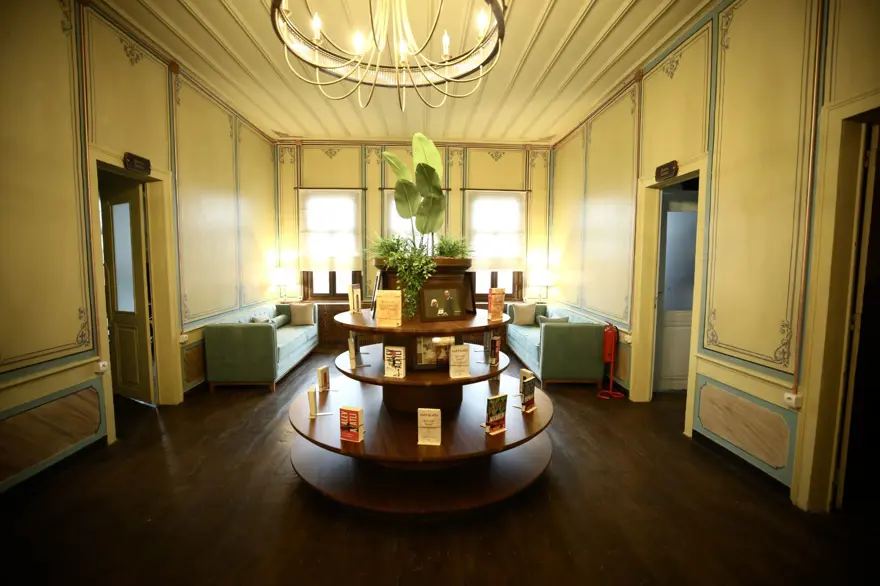 Yazar Alev Alatlı'nın adı tarihi binada yaşatılıyor 3 Yazar Alev Alatlı'nın adı tarihi binada yaşatılıyor 3