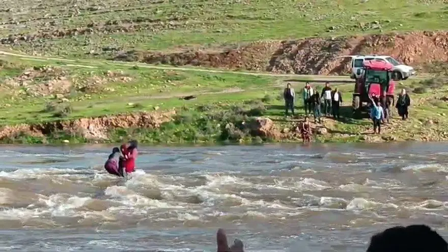 Derede can pazarı: 3 kadın son anda kurtarıldı, 13 yaşındakiDavut kayıp 3 Derede can pazarı: 3 kadın son anda kurtarıldı, 13 yaşındakiDavut kayıp 3