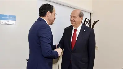 Kıbrıs'ta ikinci görüşme: Tatar ve Hristodulidis ara bölgede buluştu