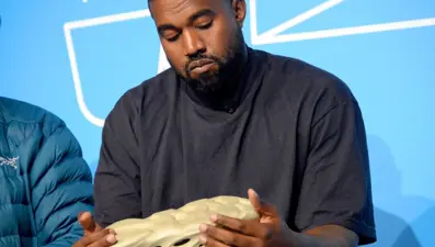 Kanye West ile anlaşma bozuldu: 1.3 milyar dolarlık ayakkabılar çöp olabilir
