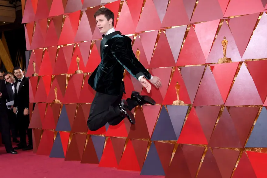 Genç oyuncu Ansel Elgort cinsel tacizle suçlanıyor 4
