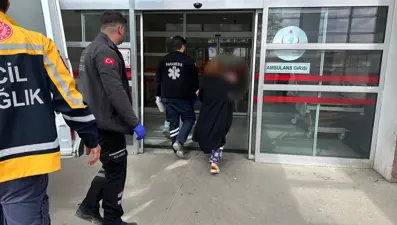 Bebeğin üzerine çaydanlık devrildi