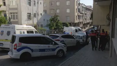 Eşini silahla vurup intihar etti