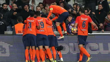 Medipol Başakşehir 90+2'de güldü