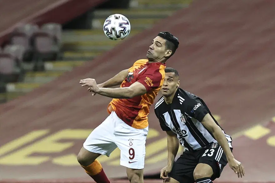 Galatasaray ve Fenerbahçe kazandı, zirve yarışı kızıştı 4