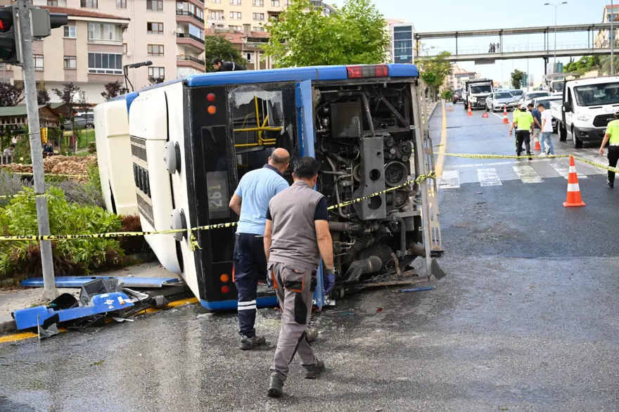 Ankara’da EGO otobüsü devrildi: 5 kişi yaralandı 3