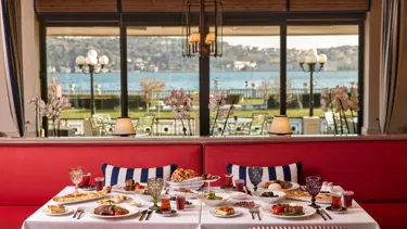 Borsa Restaurant’ın geleneksel iftar sofrası Ramazan Ayı’na özel Çırağan Palace Kempinski İstanbul’da saray ihtişamıyla buluşuyor