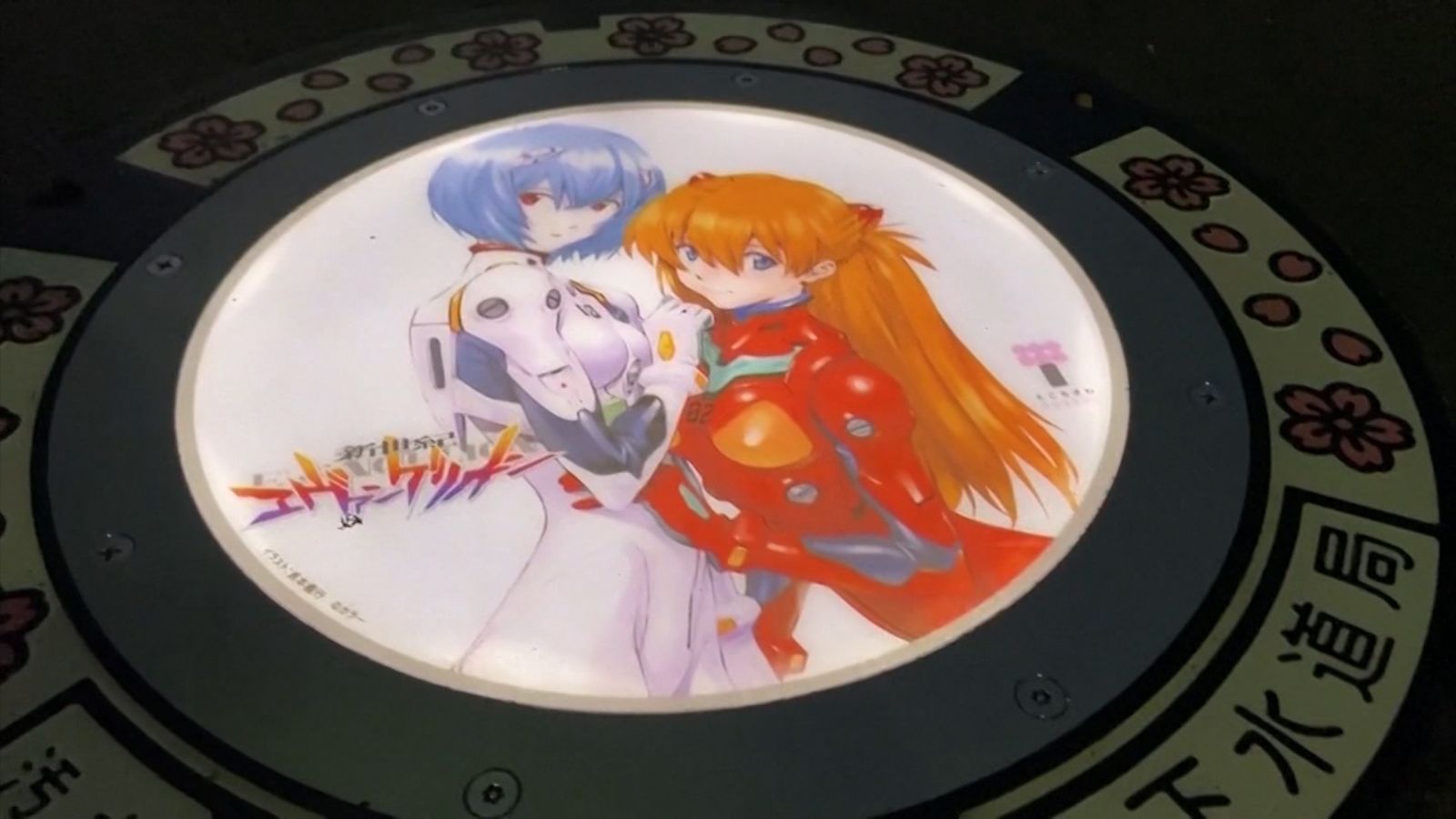 Japonya'da Rögar kapakları anime karakterleriyle süslendi ve ışıklandırıldı