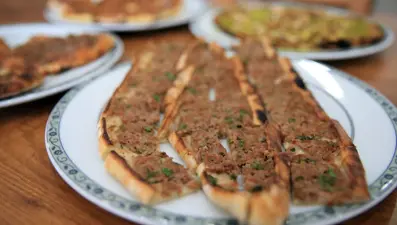 Aydın'ın tescilli lezzetleri iftar sofralarına lezzet katıyor:  Karacasu pidesi, Çine köftesi ve Ortaklar çöp şiş