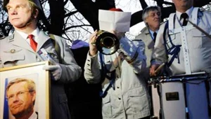 Wulff'a vuvuzelalı protesto Wulff'a vuvuzelalı protesto