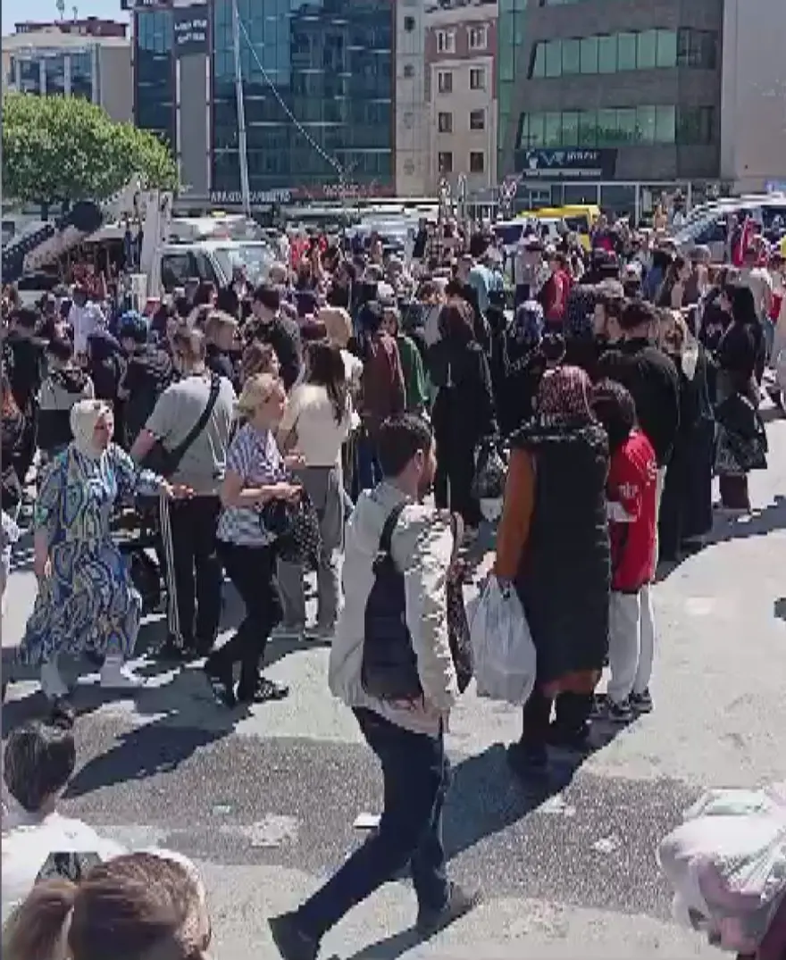 Bakırköy'deki sosyete pazarında bomba paniği 2 Bakırköy'deki sosyete pazarında bomba paniği 2