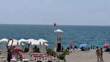 Yüksek nem ve sıcaktan bunalanlar sahilleri doldurdu