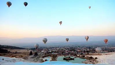 Pamukkale'de yılbaşı yoğunluğu