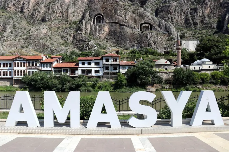 'Şehzadeler şehri' Amasya tarih kokan otantik sokaklarıyla ziyaretçilerini bekliyor 1