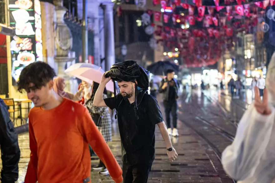 İstanbul'da sağanak hayatı olumsuz etkiledi 21