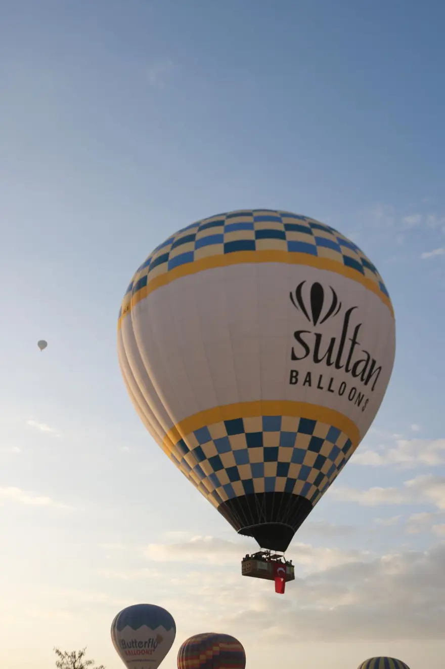 Kapadokya'da balonlar Türk bayrakları ve Atatürk posteri ile uçtu 8 Kapadokya'da balonlar Türk bayrakları ve Atatürk posteri ile uçtu 8