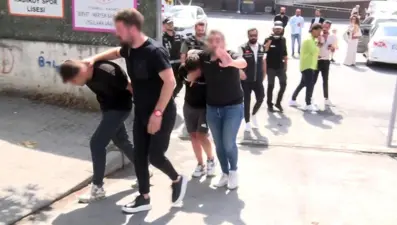 Kadıköy'de okul çevresinde denetim: İki şüpheli gözaltına alındı