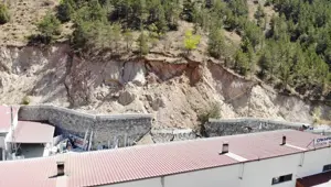 Gümüşhane'de sanayi sitesinde heyelan riski nedeniyle 25 iş yeri boşaltıldı