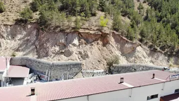 Gümüşhane'de sanayi sitesinde heyelan riski nedeniyle 25 iş yeri boşaltıldı