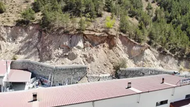 Gümüşhane'de sanayi sitesinde heyelan riski nedeniyle 25 iş yeri boşaltıldı
