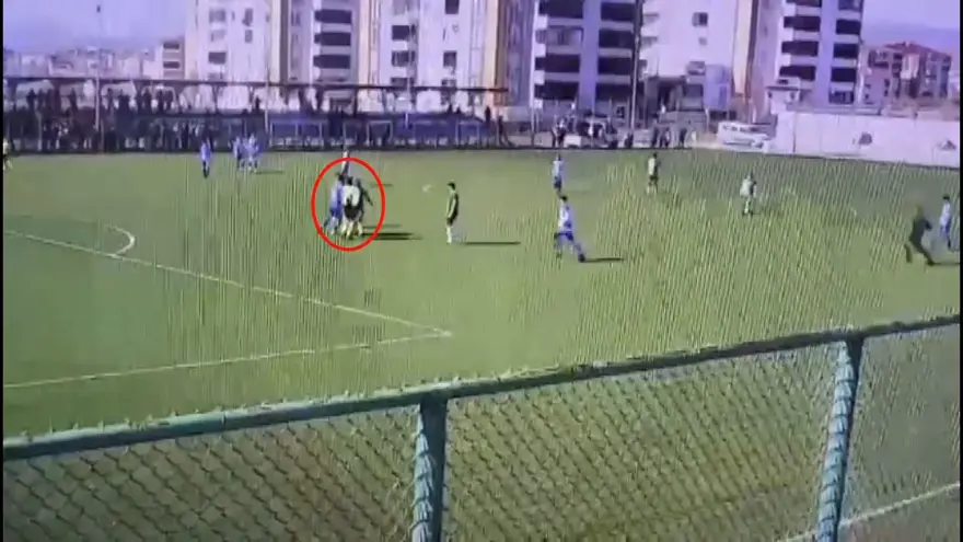 Kırmızı kart gördü, hakeme yumruk attı! 3