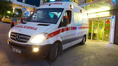 Cenaze nakil aracı kamyonla çarpıştı: 2 ölü