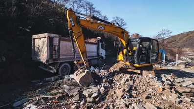 Rize'deki Fırtına Vadisi'nde 28 yapı sahipleri tarafından yıkıldı