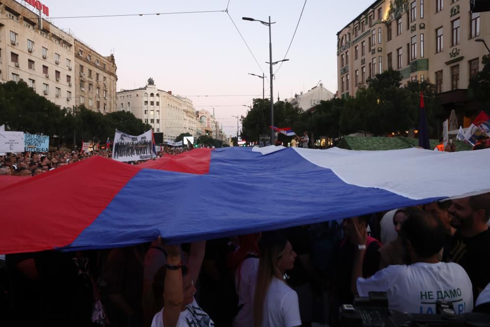 Sırbistan’da lityum madeni protestosu: Binlerce kişi sokaklara döküldü