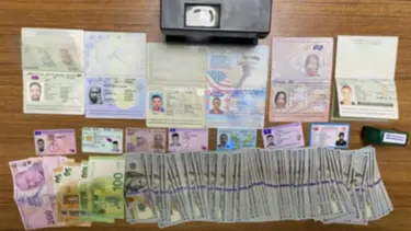 Kargo çalışanları şüphelendi, paketten sahte pasaportlar çıktı