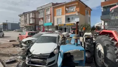 Direksiyon hakimiyetini kaybetip 8 araca çarptı