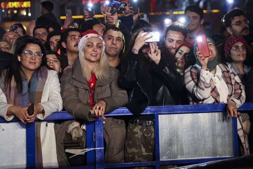 Türkiye 2023'e "Merhaba" dedi! İstanbul'da yeni yıl coşkusu 7