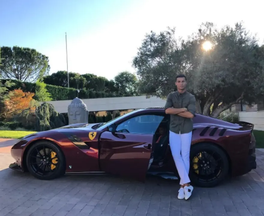 Cristiano Ronaldo yine Bugatti Centodieci ile gündemde 6