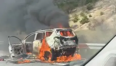 TEM Otoyolu'nda otomobil alev alev yandı