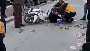 Motosiklet yayaya çarptı: 2 yaralı