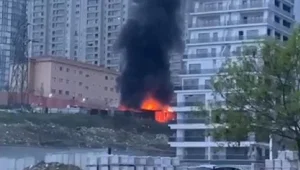 İstanbul Esenyurt'ta geri dönüşüm alanında korkutan yangın İstanbul Esenyurt'ta geri dönüşüm alanında korkutan yangın