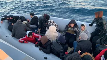 Çanakkale'de 70 düzensiz göçmen kurtarıldı