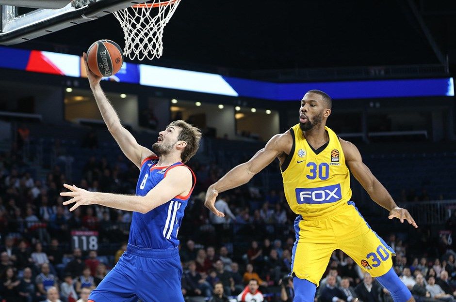 Anadolu Efes evinde mağlup