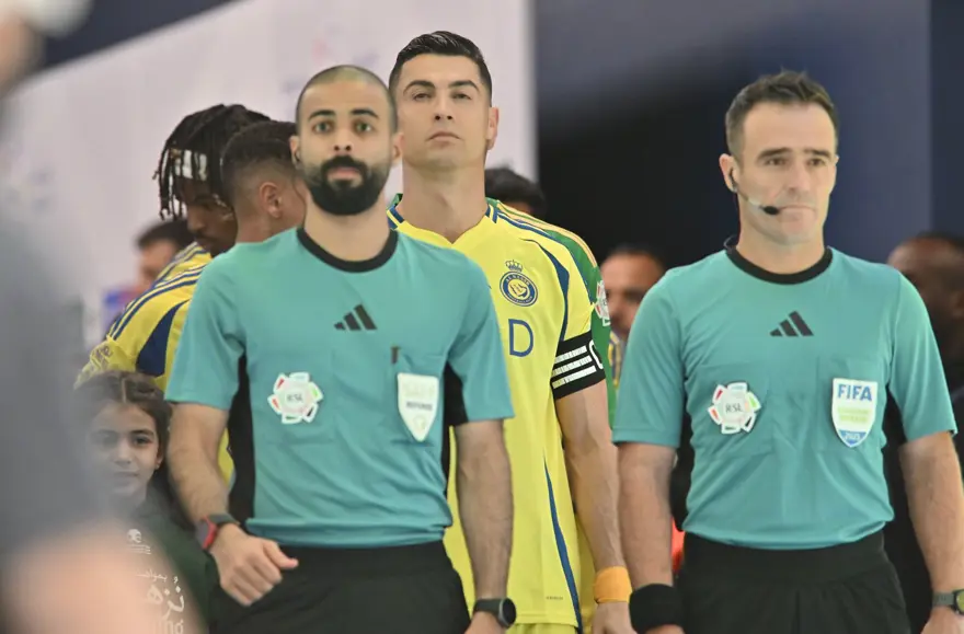 Cristiano Ronaldo'nun fileleri sarstığı maçta Fatih Terim galibiyete izin vermedi: 4 gol, 1 kırmızı kart 10 Cristiano Ronaldo'nun fileleri sarstığı maçta Fatih Terim galibiyete izin vermedi: 4 gol, 1 kırmızı kart 10
