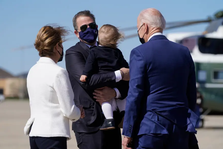 Hunter Biden'ın striptizciyi işe aldığı ortaya çıktı 3