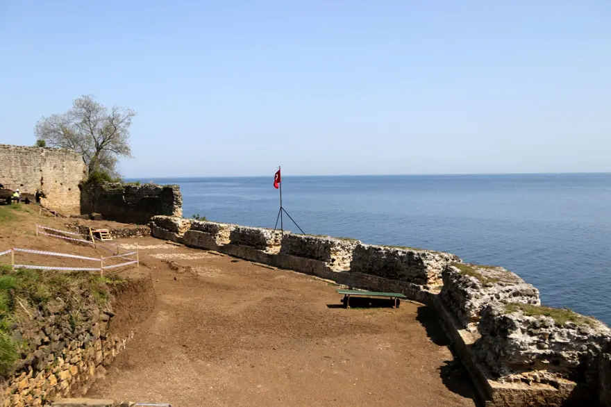 Akçakale Kalesi'nin kalıntıları deniz altından çıkıyor 14