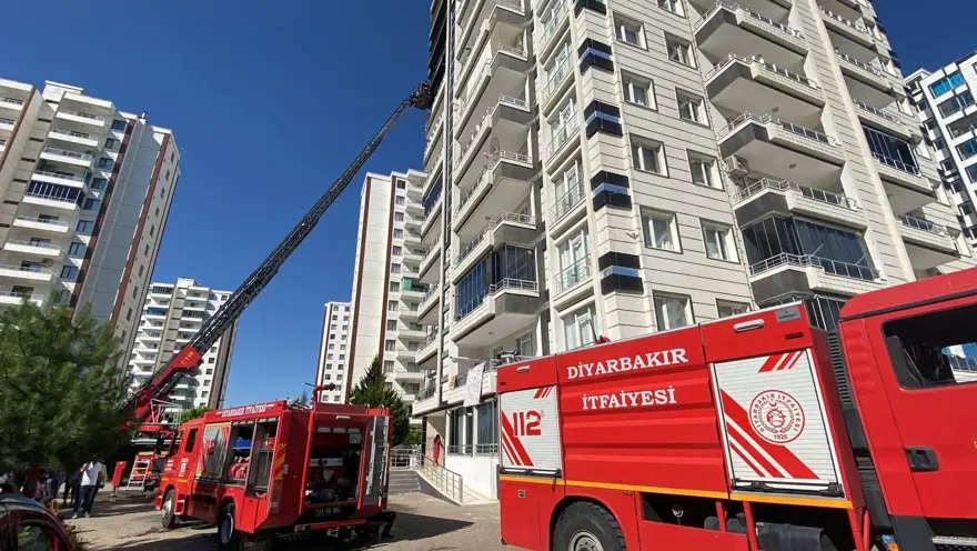 Diyarbakır'da 12 katlı binada yangın 1