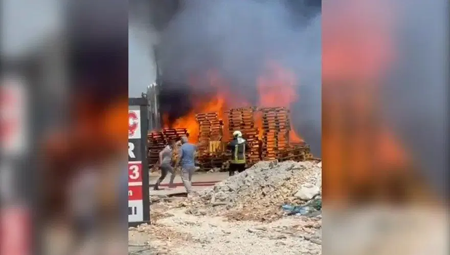 Geri dönüşüm fabrikasında korkutan yangın Geri dönüşüm fabrikasında korkutan yangın