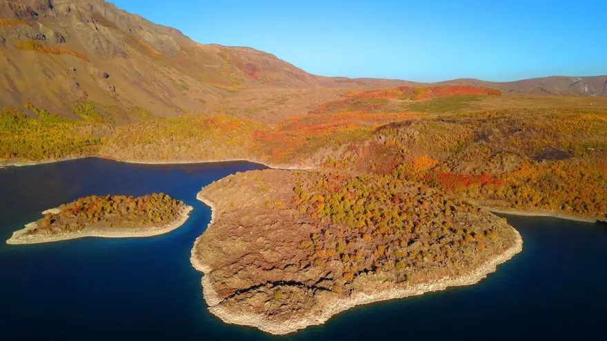 Nemrut Krater Gölü’nde sonbahar güzelliği eşliğinde çevre temizliği 12