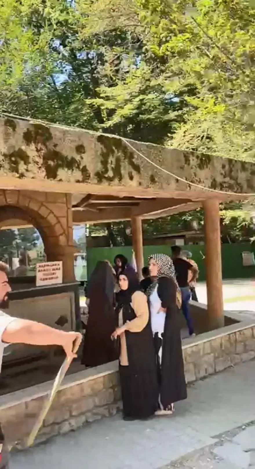 Türbede tekme tokat kavga 5 Türbede tekme tokat kavga 5