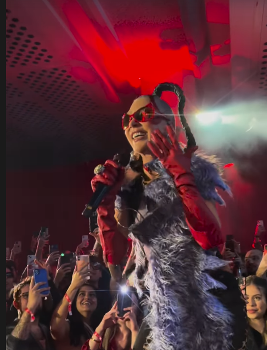 Dünyanın ilk yer altı kruvaziyer terminalinde Hande Yener konseri! 6