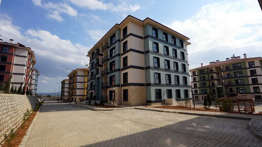 Kahramanmaraş'ta 15 bin 980, Malatya'da 7 bin 881 konut teslim edildi 8 Kahramanmaraş'ta 15 bin 980, Malatya'da 7 bin 881 konut teslim edildi 8