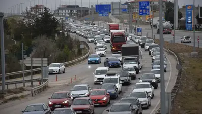 Kırıkkale ve Düzce'de bayram dönüşü trafiği