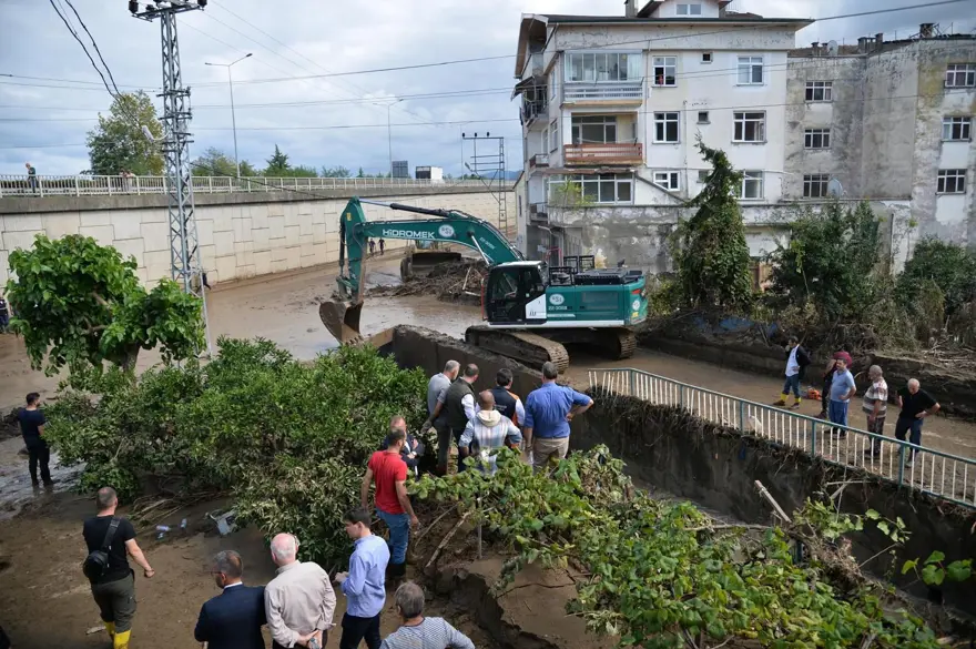 Heyelanın vurduğu Trabzon'da hasar tespit çalışmaları devam ediyor 5