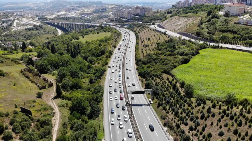 Bayram dönüşü trafik yoğunluğu 16