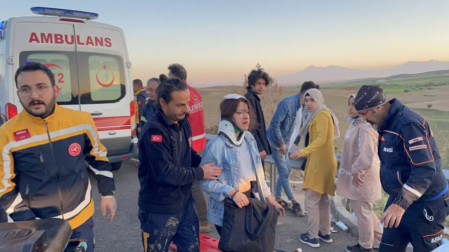 Niğde'de öğrencileri taşıyan otobüs devrildi: 3 kişi öldü, 41 kişi yaralandı 2